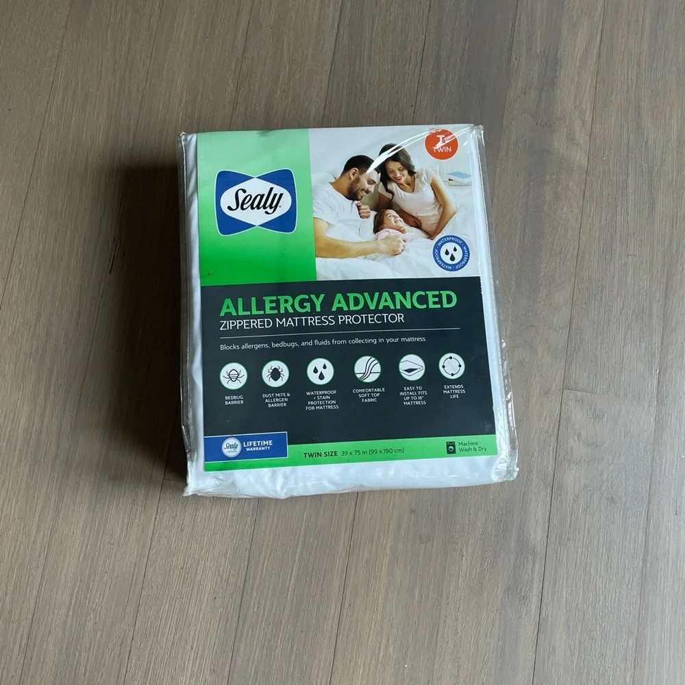 Twin sz new mattress pad NWT